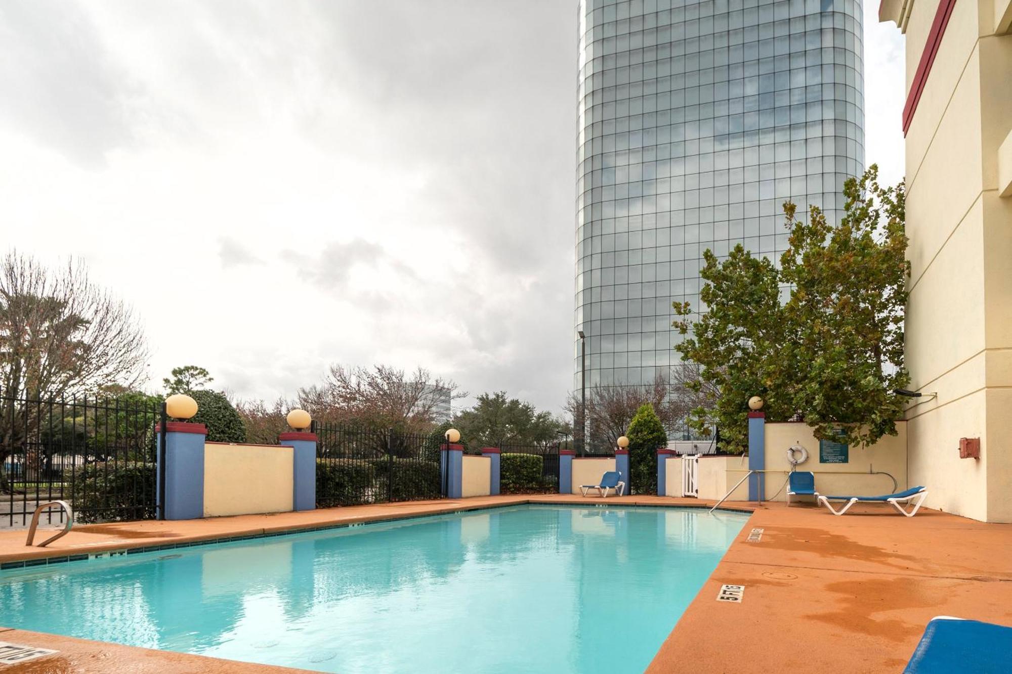 Oyo Townhouse Houston Airport North Hotel Exterior photo