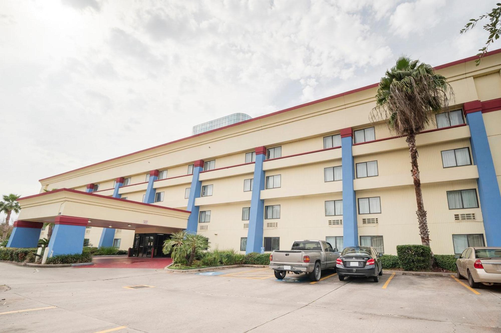 Oyo Townhouse Houston Airport North Hotel Exterior photo